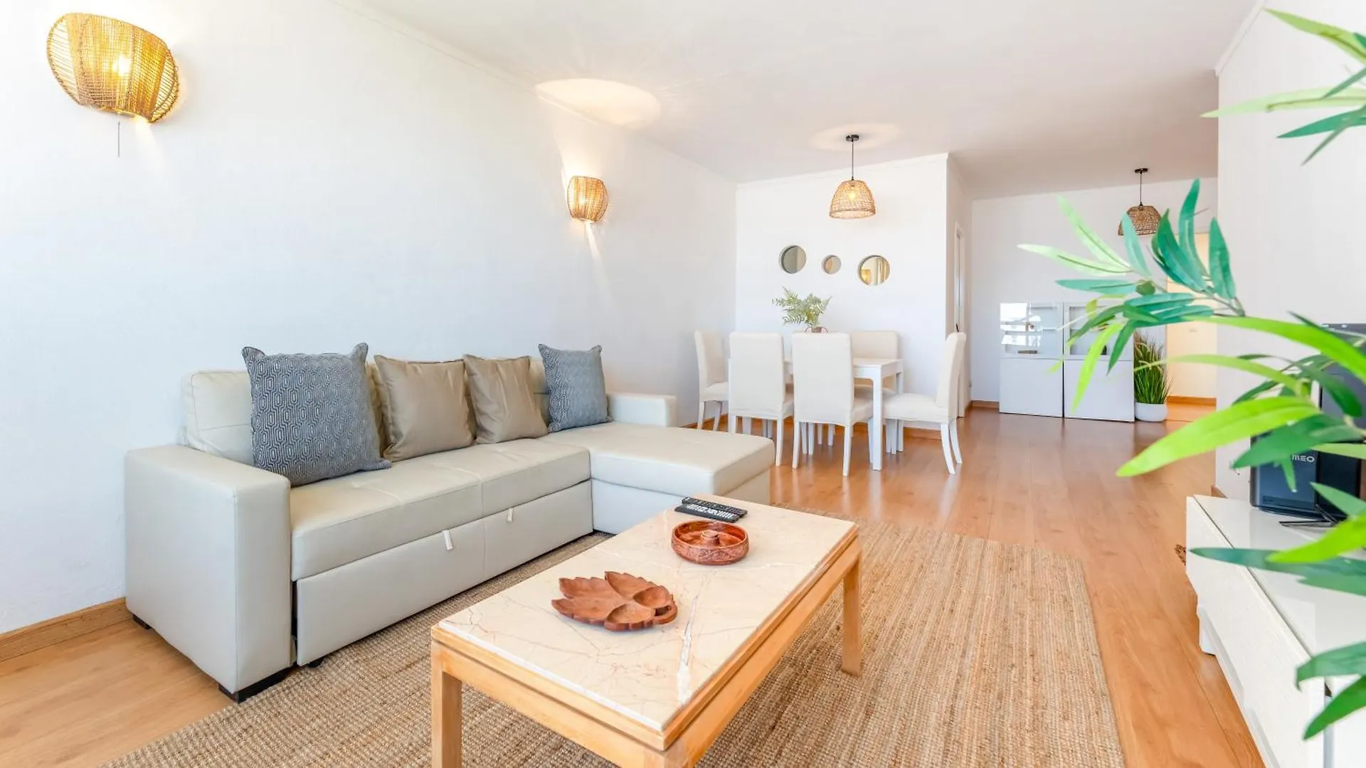 Bright & Cozy Apartment In Portimao By Lovelystay