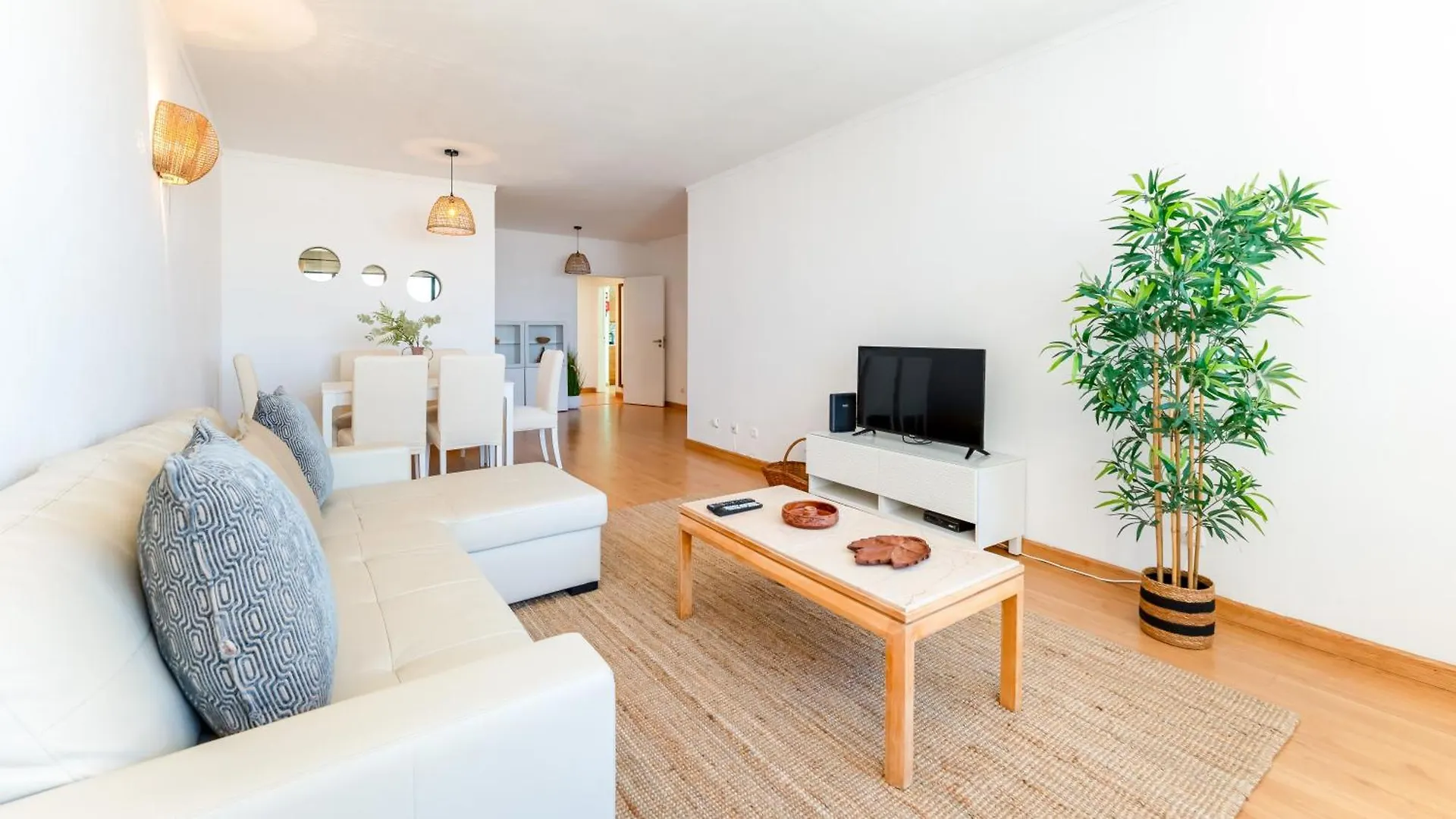 Bright & Cozy Apartment In Portimao By Lovelystay