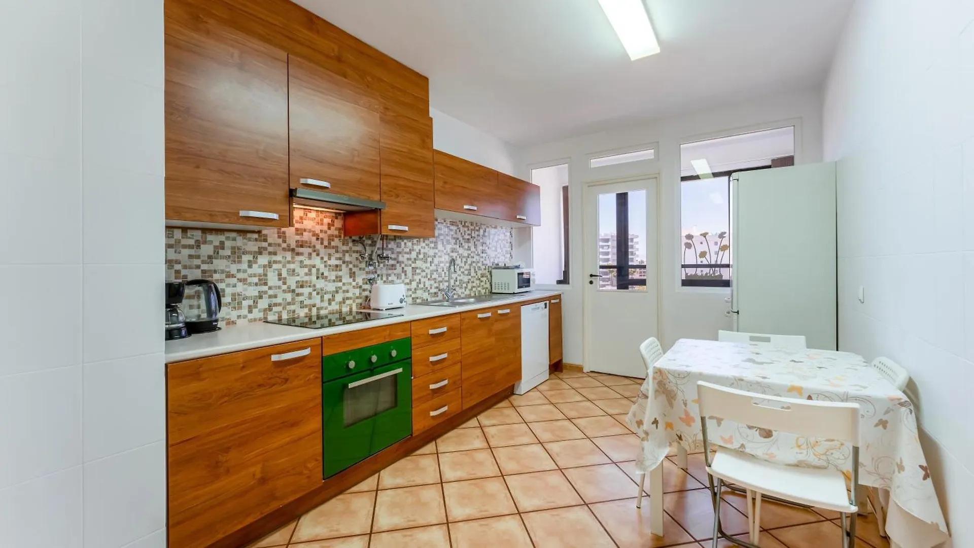 Bright & Cozy Apartment In Portimao By Lovelystay