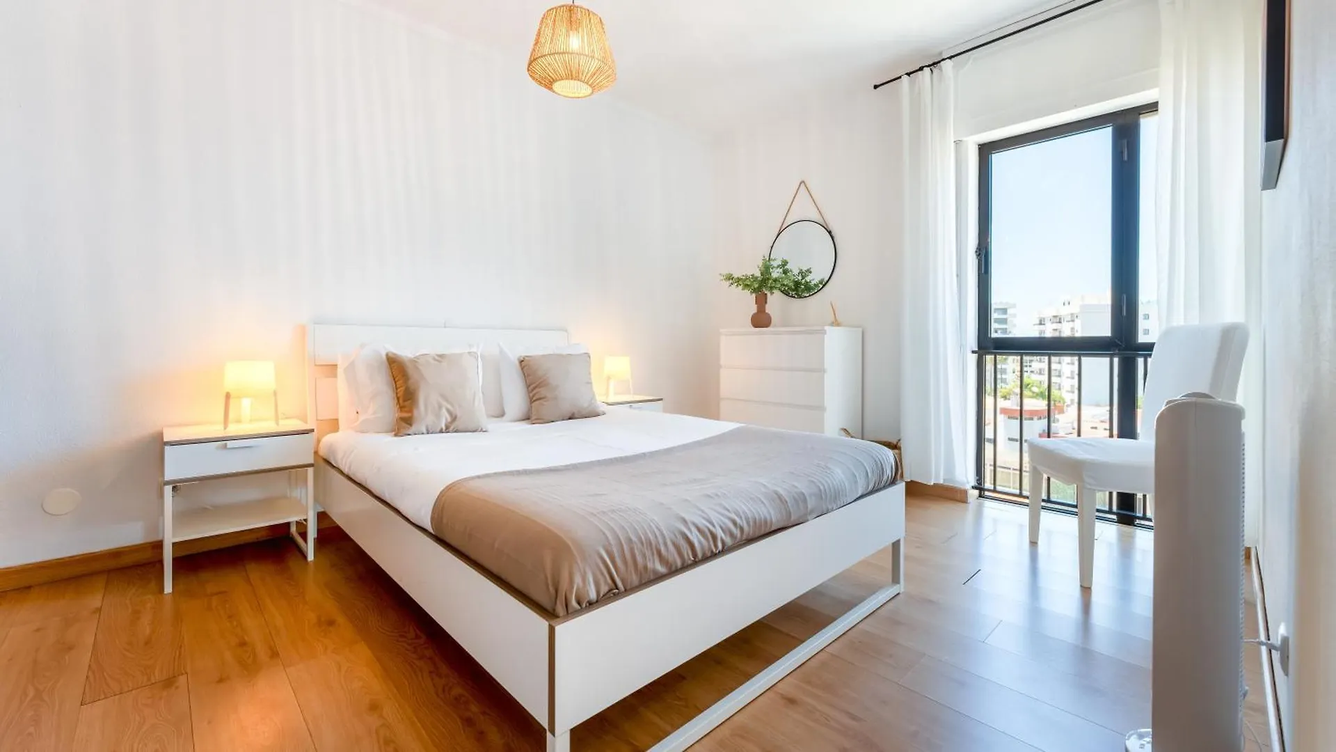 Bright & Cozy Apartment In Portimao By Lovelystay
